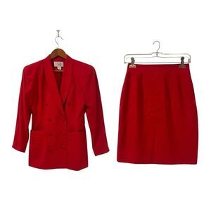 Casual Corner red 2 piece suit set. Size 4‎